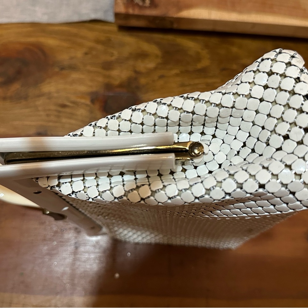 Vintage Whiting and Davis 1960 White Handbag Mesh Circles Resin Handle - Picture 11 of 11